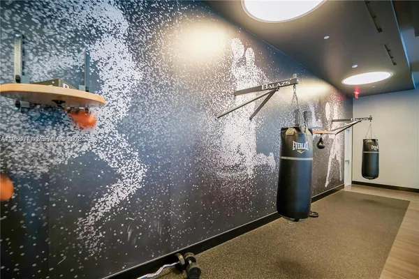 $7,500 | 851 Northeast 1st Avenue, Unit 4007, Miami, FL 33132