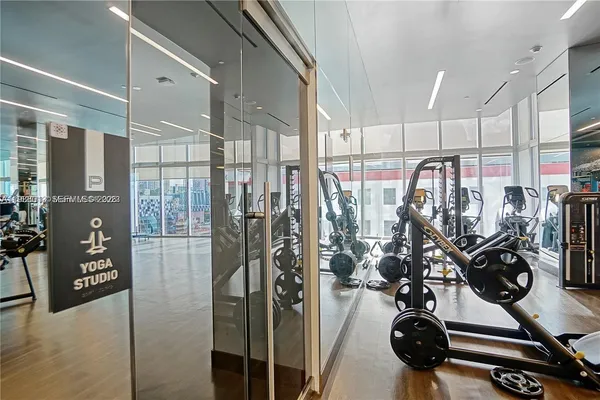 $7,500 | 851 Northeast 1st Avenue, Unit 4007, Miami, FL 33132