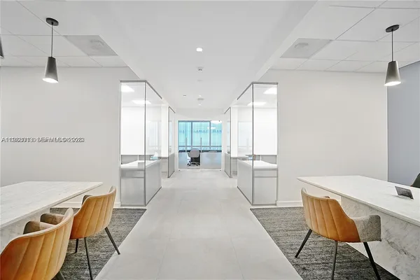 $7,500 | 851 Northeast 1st Avenue, Unit 4007, Miami, FL 33132