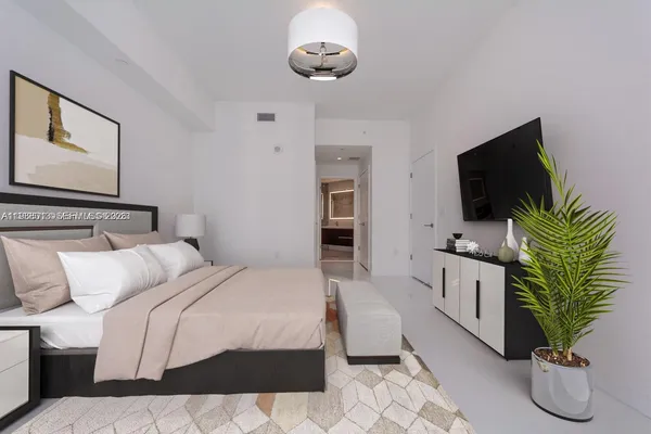 $7,500 | 851 Northeast 1st Avenue, Unit 4007, Miami, FL 33132