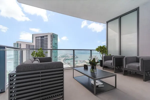 $7,500 | 851 Northeast 1st Avenue, Unit 4007, Miami, FL 33132