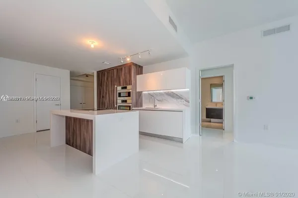 $7,500 | 851 Northeast 1st Avenue, Unit 4007, Miami, FL 33132