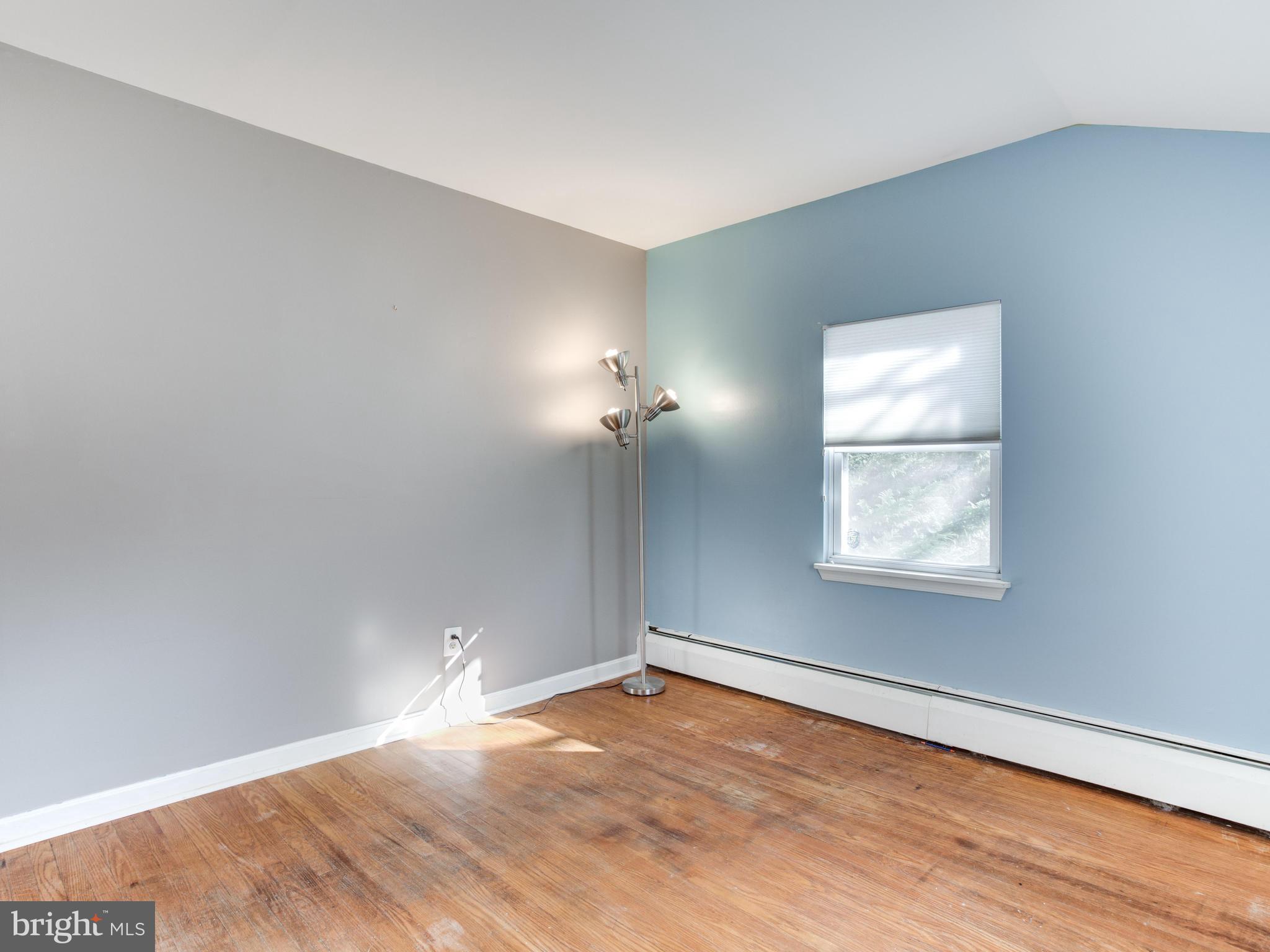 1240-7 Seven Oaks Road Baltimore, MD 21227 - Photo 16 of 23 Large Master Bedroom