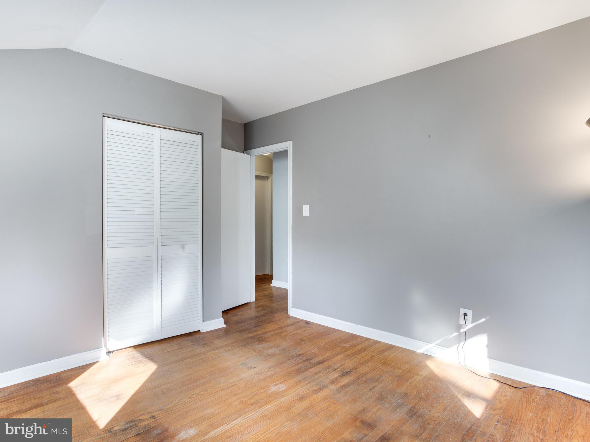 1240-7 Seven Oaks Road Baltimore, MD 21227 - Photo 17 of 23 Large Master Bedroom