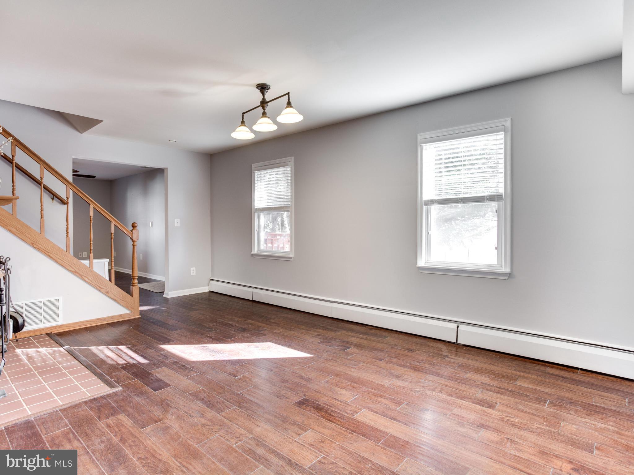1240-7 Seven Oaks Road Baltimore, MD 21227 - Photo 3 of 23 New Hardwoods on Main Level