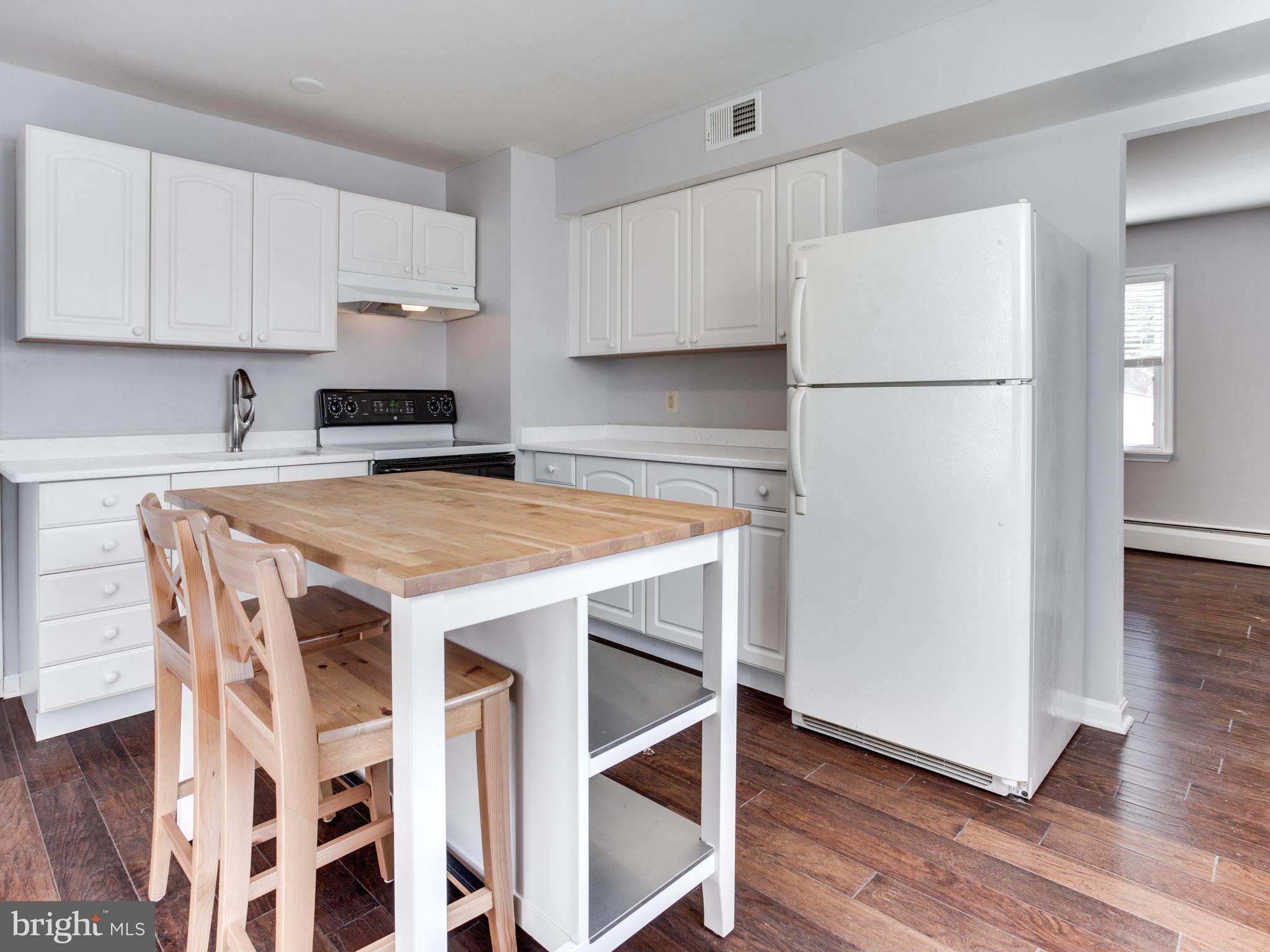 1240-7 Seven Oaks Road Baltimore, MD 21227 - Photo 5 of 23 Spacious & bright kitchen