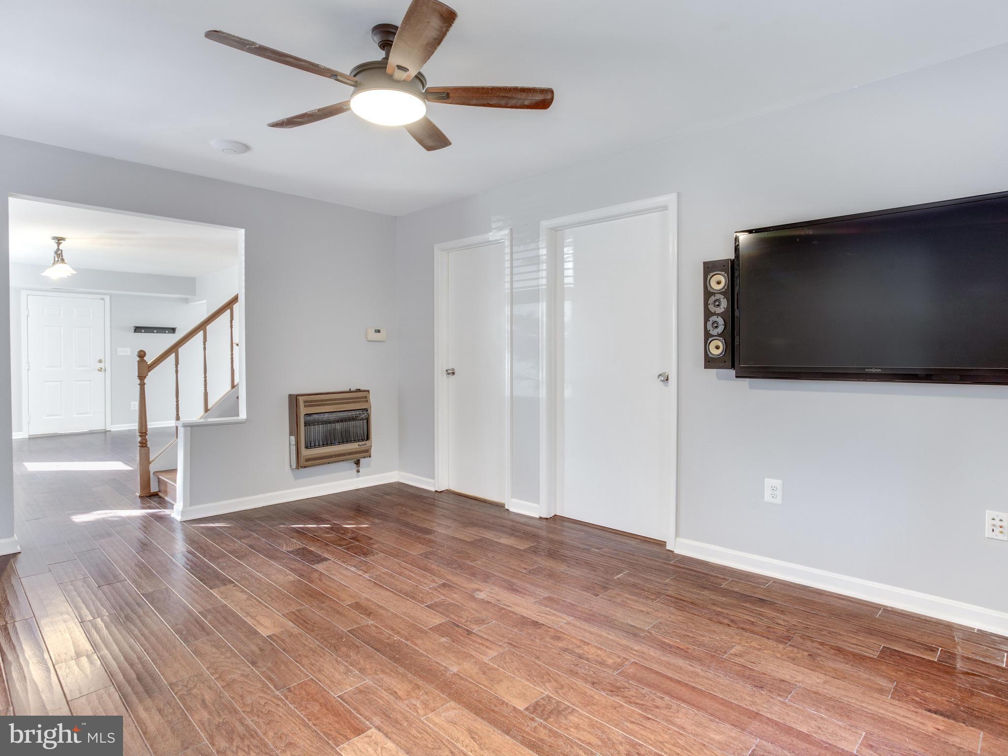 1240-7 Seven Oaks Road Baltimore, MD 21227 - Photo 9 of 23 Family room
