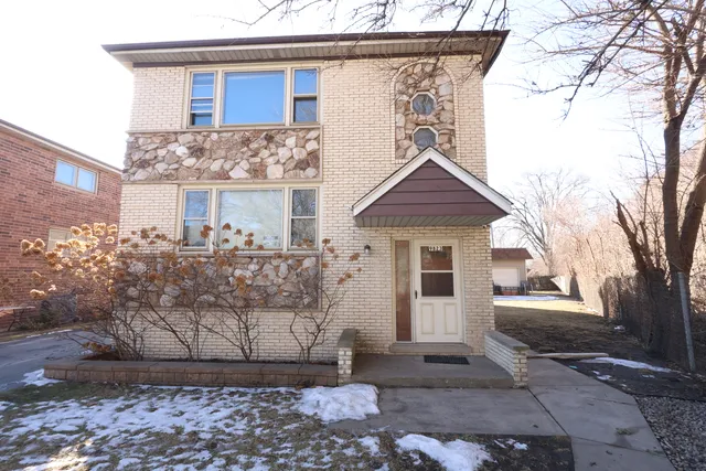 $2,100 | 9823 Linn Avenue, Unit 3, Schiller Park, IL 60176