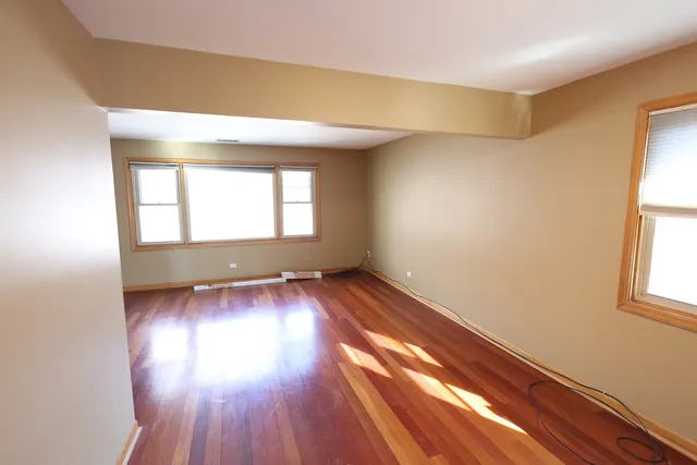 $2,100 | 9823 Linn Avenue, Unit 3, Schiller Park, IL 60176