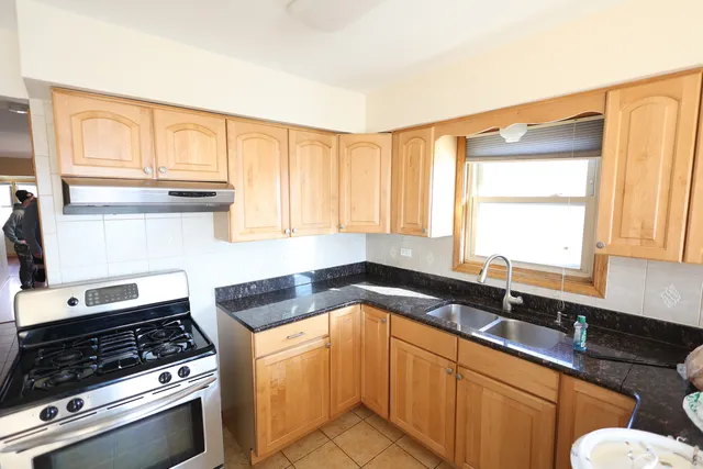 $2,100 | 9823 Linn Avenue, Unit 3, Schiller Park, IL 60176