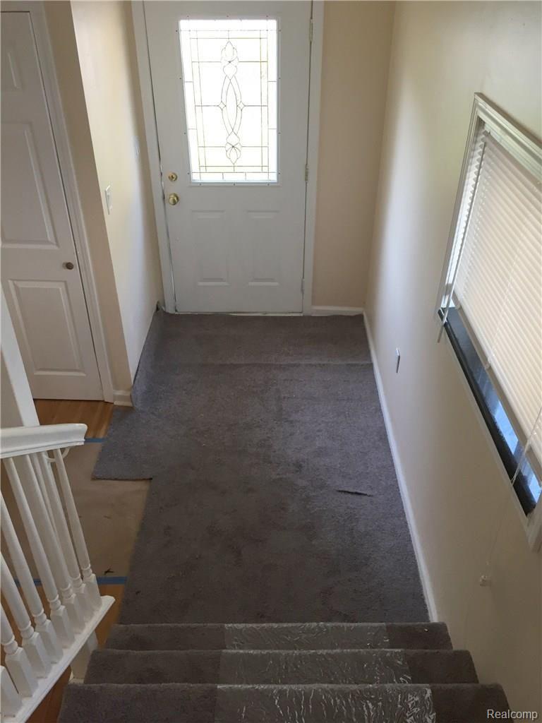 2985 Emmons Avenue Rochester, MI 48307 - Photo 23 of 39 19 STAIRWAY.jpg