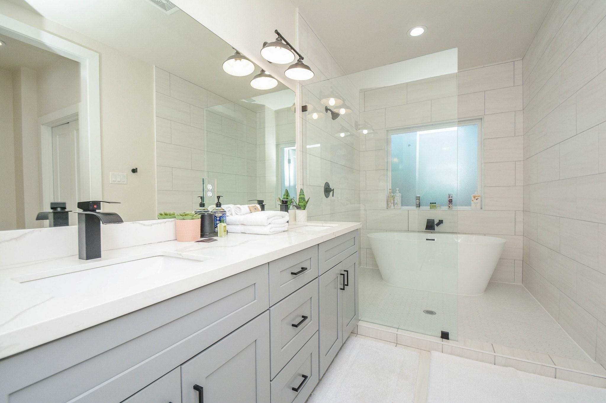 1504 Evelyn Street Houston, TX 77009 - Photo 11 of 15 a bathroom with a double vanity sink mirror and bathtub
