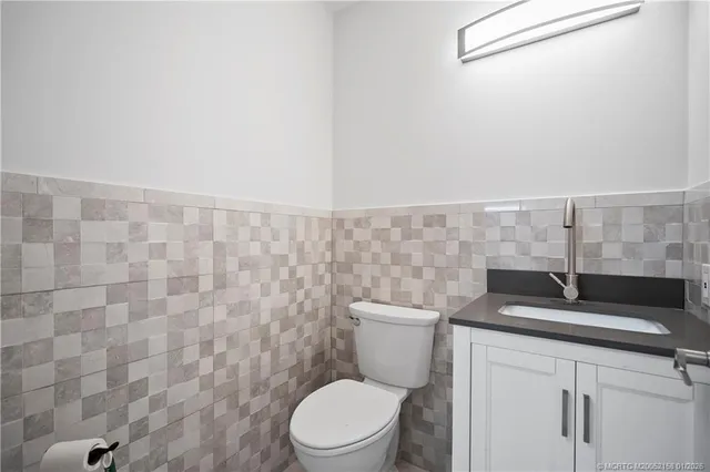 $1,295,000 | 2164 Southeast St Lucie Boulevard, Stuart, FL 34996