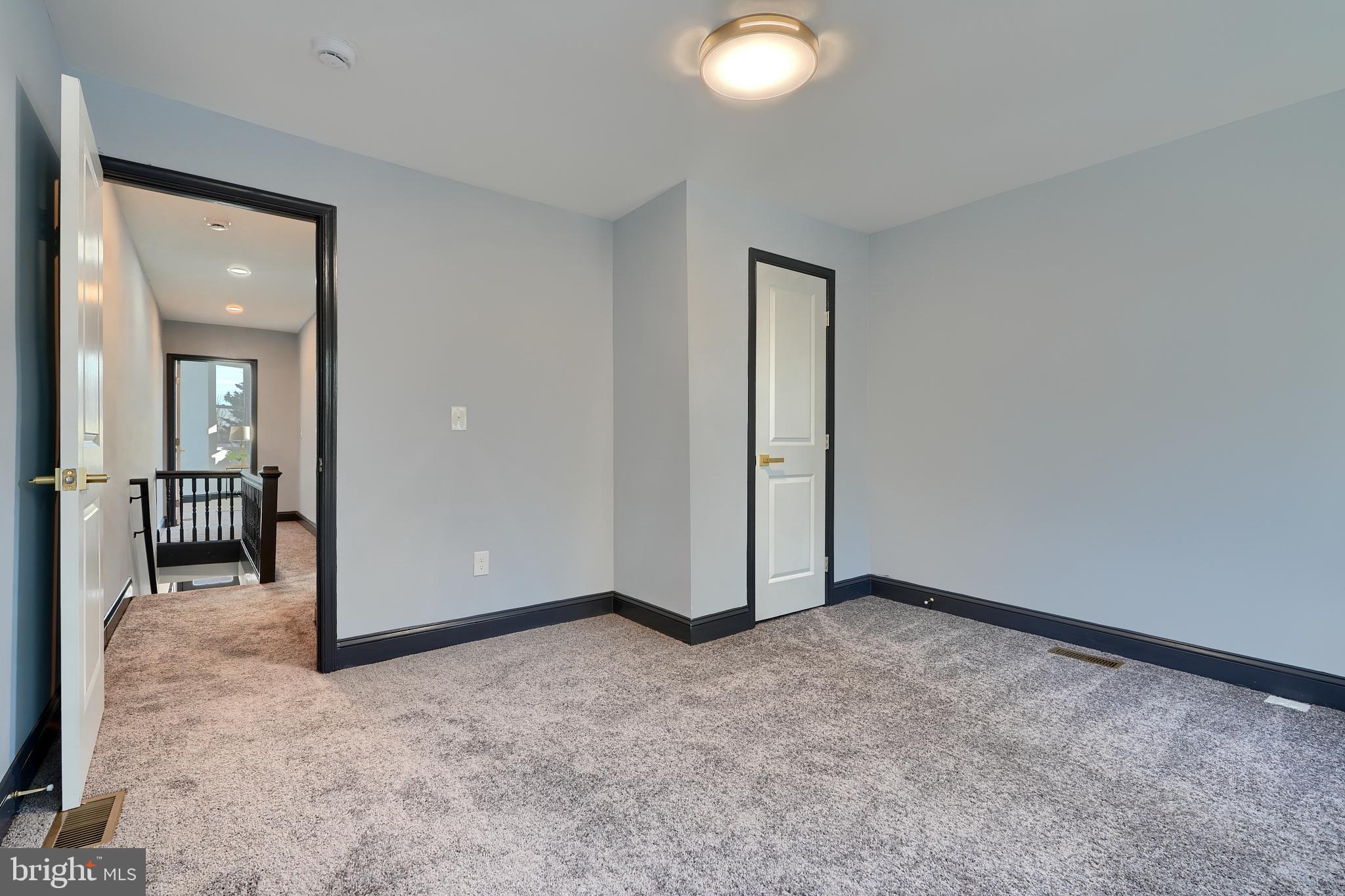 5012 Belair Road Baltimore, MD 21206 - Photo 32 of 61 an empty room with mirror