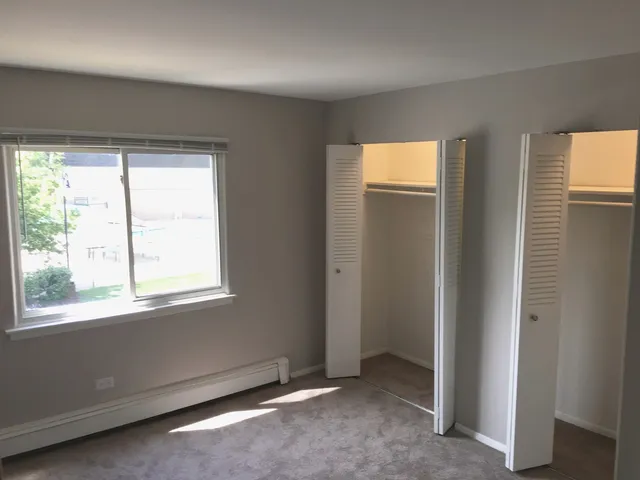 $1,800 | 9-s120 Lake Drive, Unit 15B208, Willowbrook, IL 60527