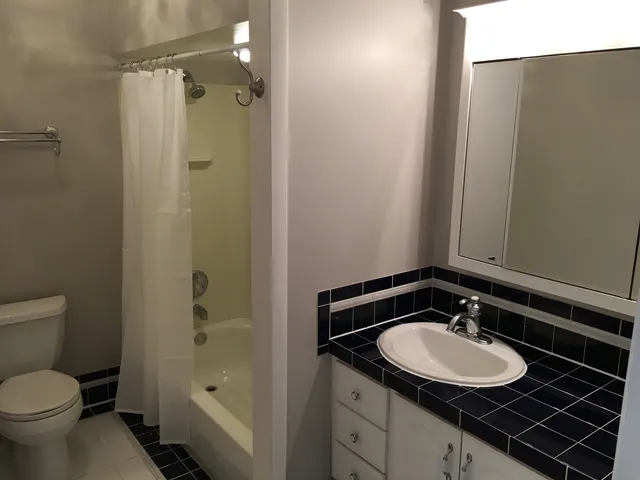 $1,800 | 9-s120 Lake Drive, Unit 15B208, Willowbrook, IL 60527