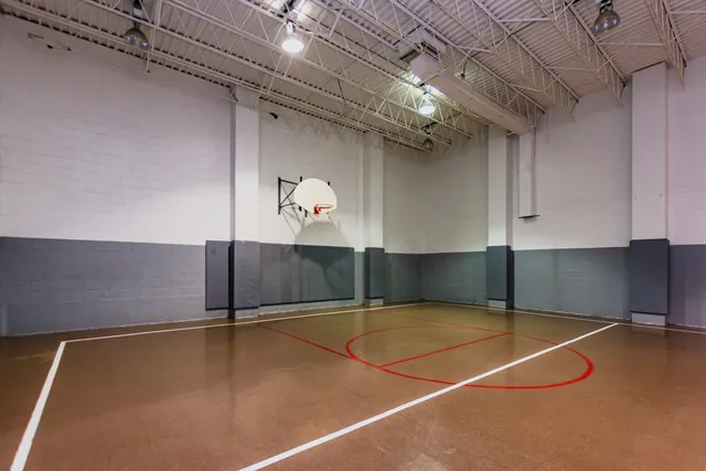 $1,800 | 9-s120 Lake Drive, Unit 15B208, Willowbrook, IL 60527