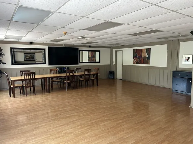 $1,800 | 9-s120 Lake Drive, Unit 15B208, Willowbrook, IL 60527