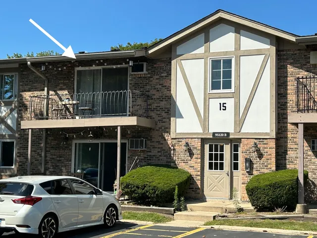 $1,800 | 9-s120 Lake Drive, Unit 15B208, Willowbrook, IL 60527