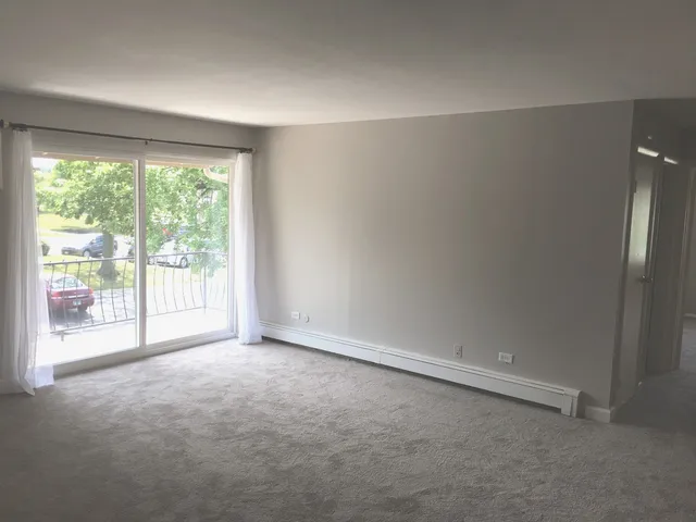 $1,800 | 9-s120 Lake Drive, Unit 15B208, Willowbrook, IL 60527