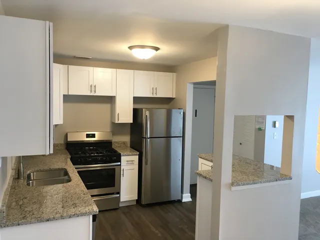 $1,800 | 9-s120 Lake Drive, Unit 15B208, Willowbrook, IL 60527