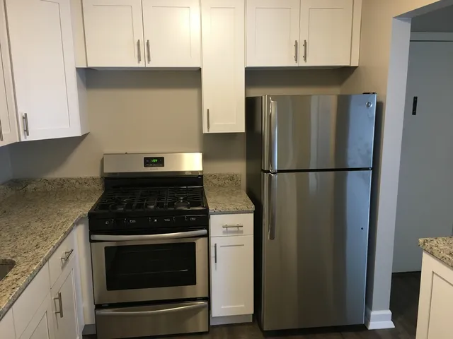 $1,800 | 9-s120 Lake Drive, Unit 15B208, Willowbrook, IL 60527