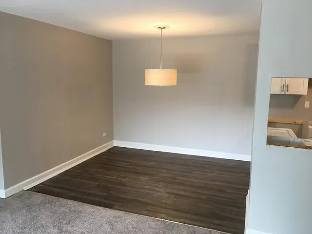 $1,800 | 9-s120 Lake Drive, Unit 15B208, Willowbrook, IL 60527