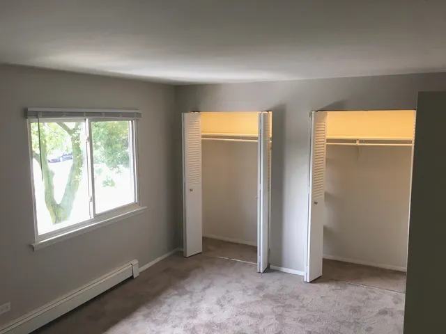 $1,800 | 9-s120 Lake Drive, Unit 15B208, Willowbrook, IL 60527