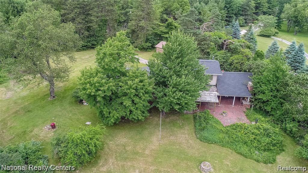 355 Ridgemont Road Oxford, MI 48370 - Photo 6 of 29 Lakefront side of property.