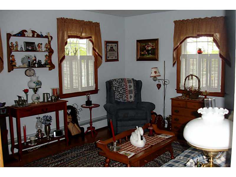 142 Manila Avenue Woonsocket, RI 02895 - Photo 3 of 12 Living Room.