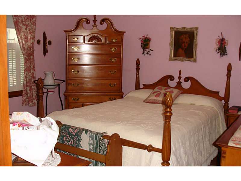 142 Manila Avenue Woonsocket, RI 02895 - Photo 4 of 12 Bedroom.