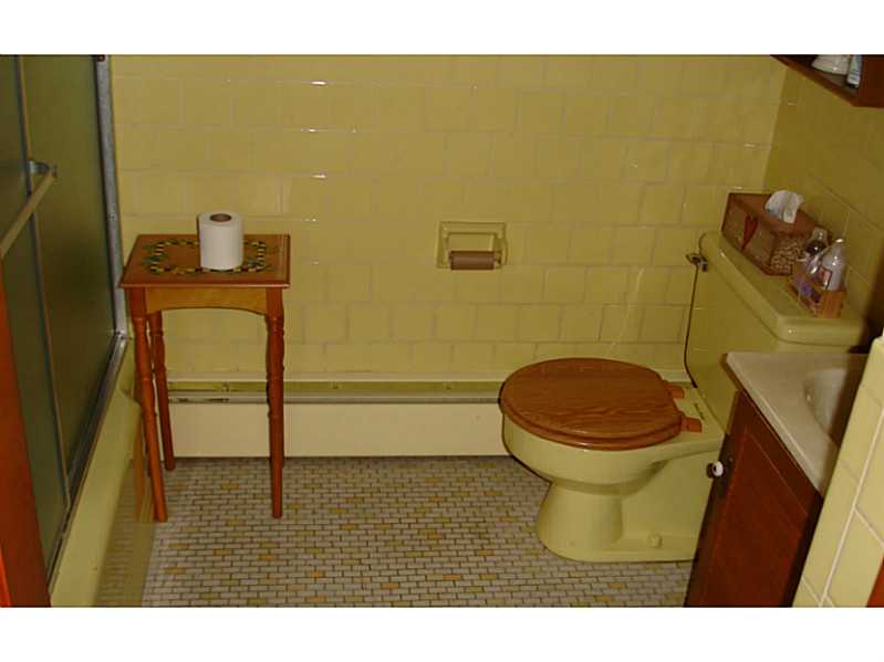 142 Manila Avenue Woonsocket, RI 02895 - Photo 7 of 12 Bathroom.