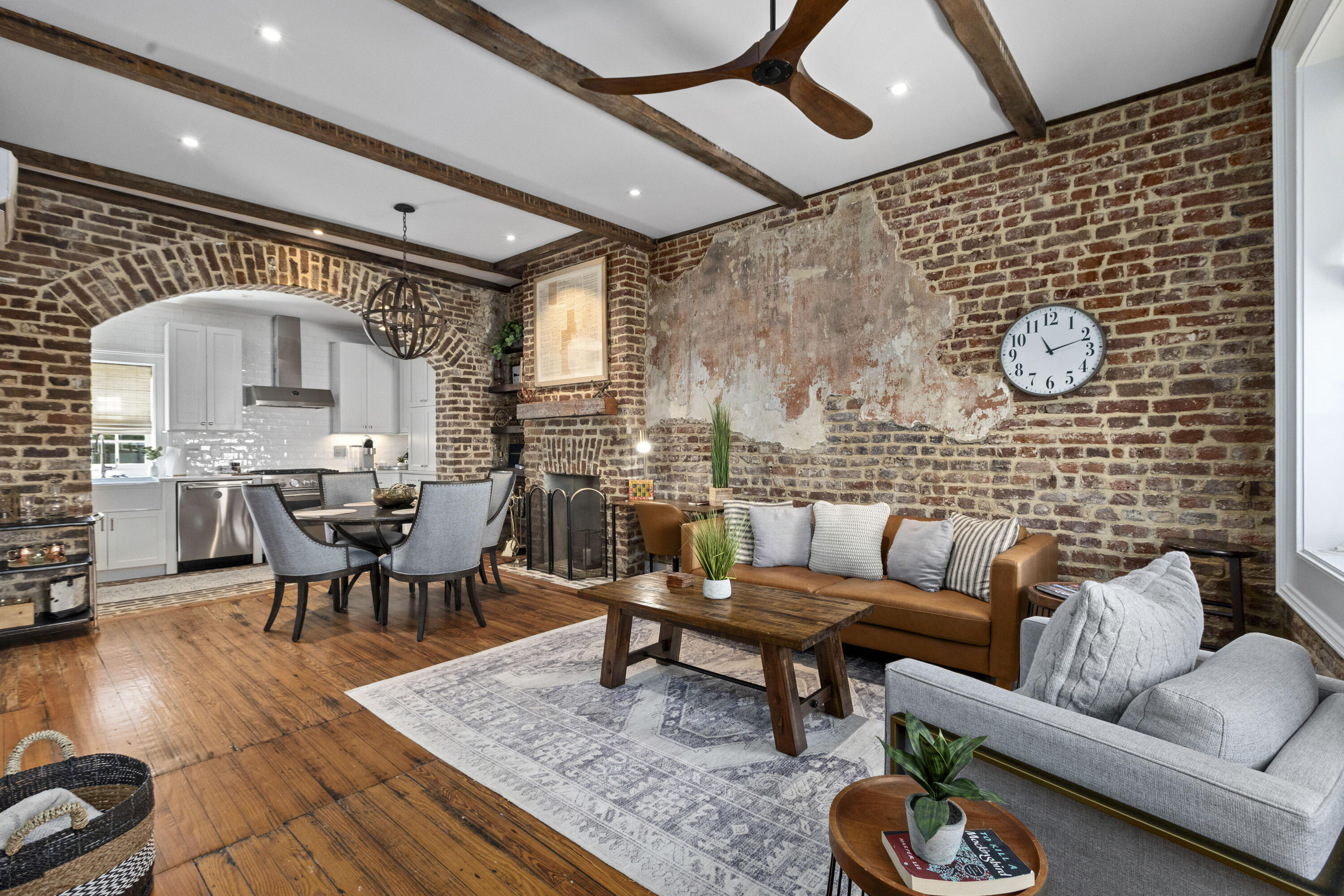 32 State Street Charleston, SC 29401 - Photo 4 of 48 Brick Accents, Beams