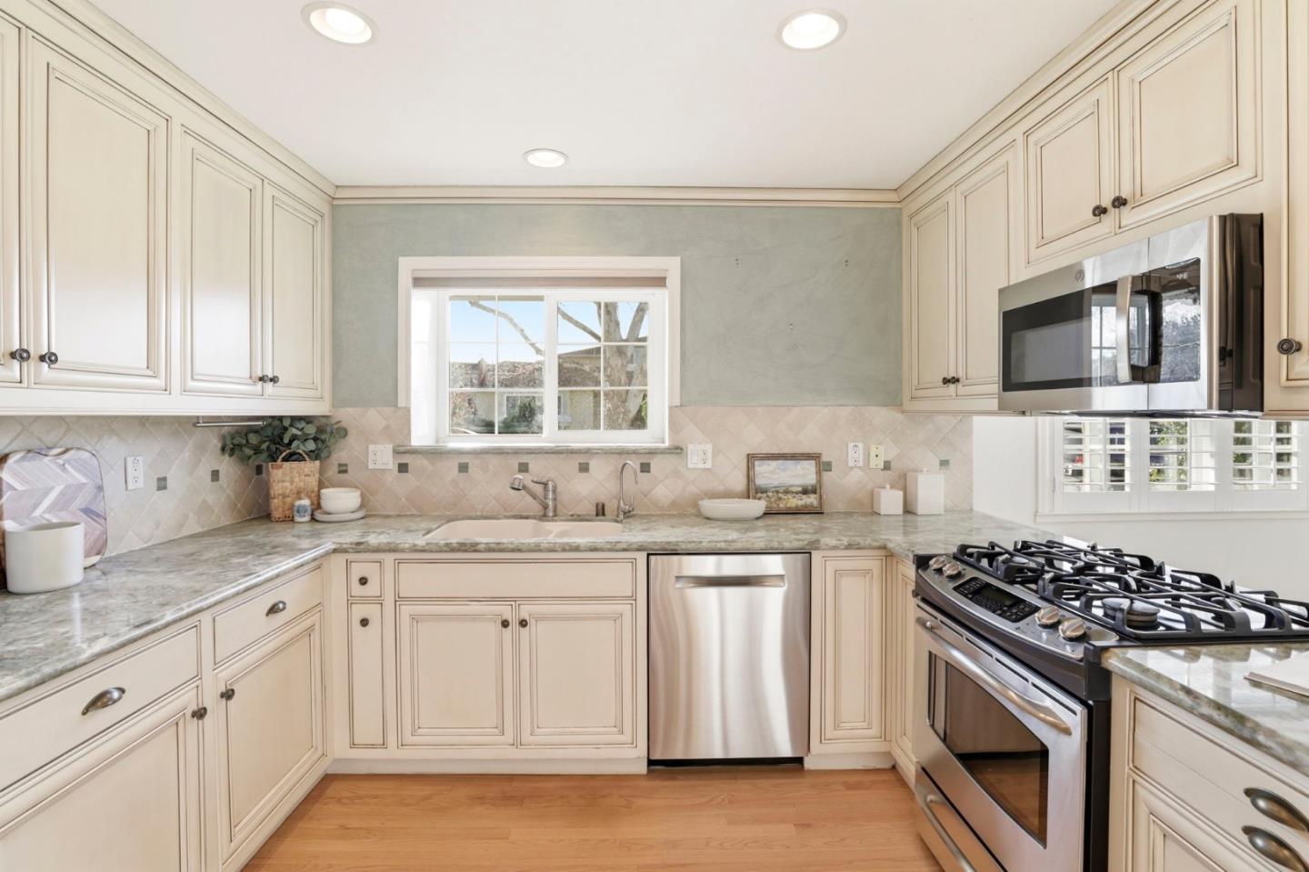 1375 Colleen Way Campbell, CA 95008 - Photo 14 of 44