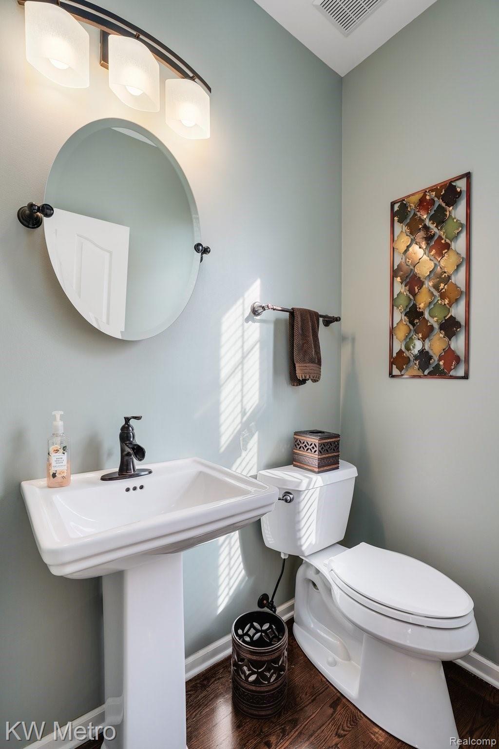 688 Windsong Drive Rochester, MI 48307 - Photo 17 of 35 main floor half bathroom.jpg