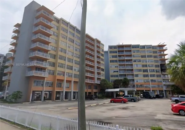 $2,200 | 2025 Northeast 164th Street, Unit 710, North Miami Beach, FL 33162