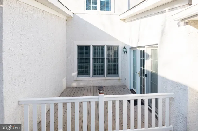 a view of deck with a yard