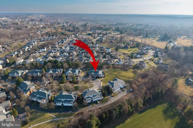 a view of roof with sitting area