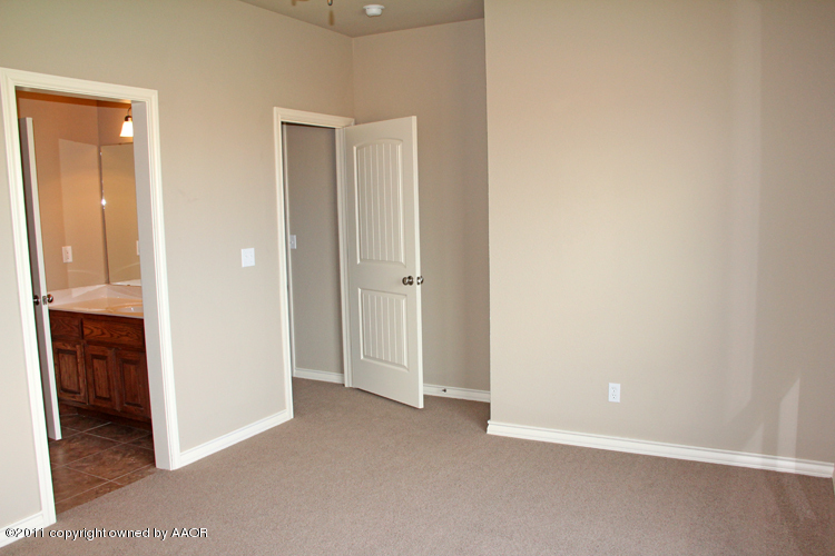 18451 Grasslands Road Bushland, TX 79124 - Photo 25 of 39 an empty room with closet