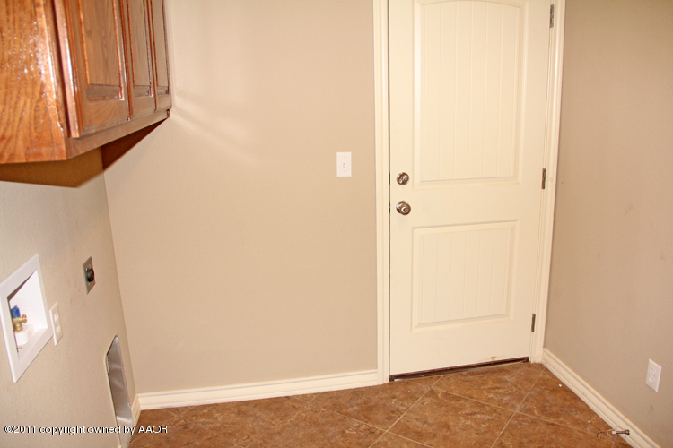 18451 Grasslands Road Bushland, TX 79124 - Photo 35 of 39 a view of a small space with wooden floor and a window