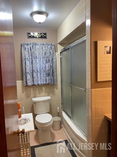55 Murdock Street Fords, NJ 08863 - Photo 27 of 42 a bathroom with a toilet sink and shower