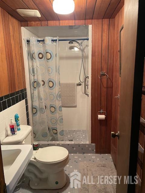 55 Murdock Street Fords, NJ 08863 - Photo 33 of 42 a bathroom with a sink toilet and shower