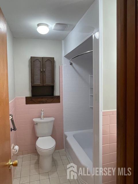55 Murdock Street Fords, NJ 08863 - Photo 8 of 42 a bathroom with a toilet sink and mirror