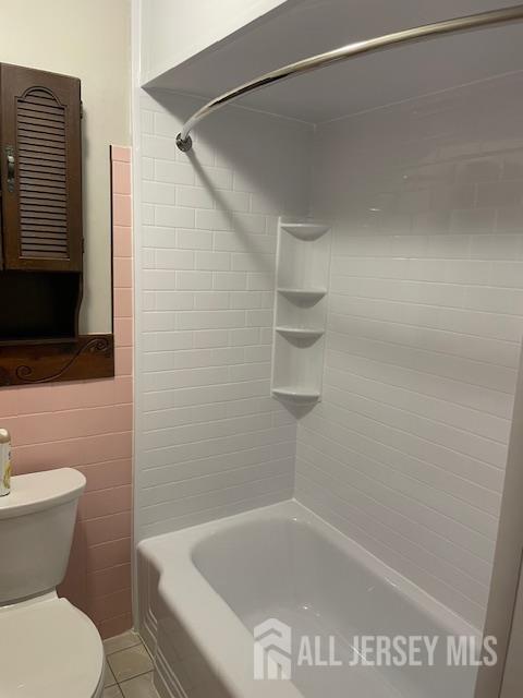 55 Murdock Street Fords, NJ 08863 - Photo 9 of 42 a bathroom with a toilet and a shower
