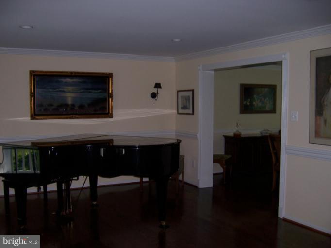 19263 Silcott Springs Road Purcellville, VA 20132 - Photo 15 of 24 Living Room