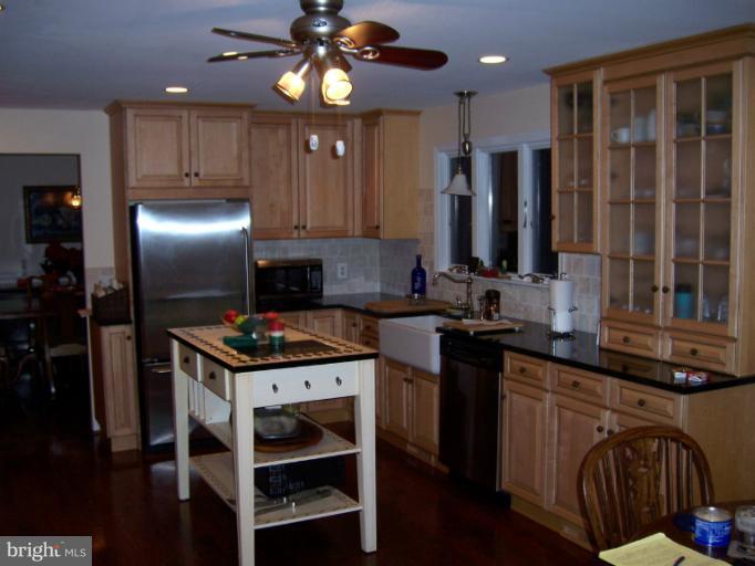 19263 Silcott Springs Road Purcellville, VA 20132 - Photo 10 of 24 Kitchen