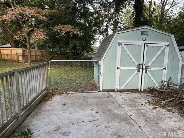 a view of a small yard