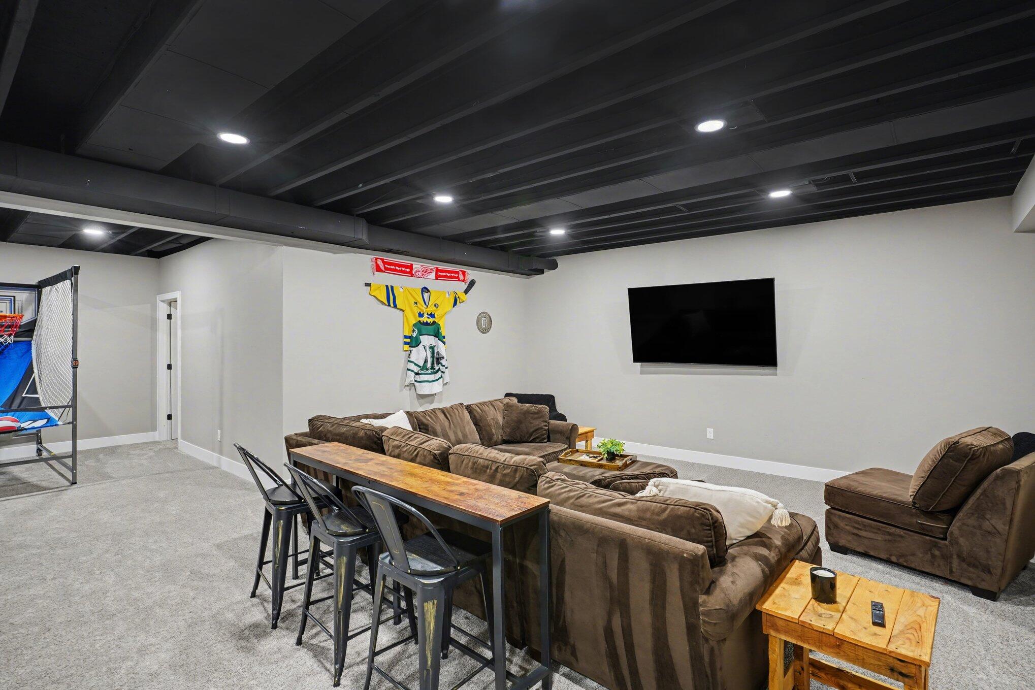 7433 Walsh Road Dexter, MI 48130 - Photo 31 of 48 011_file_4112