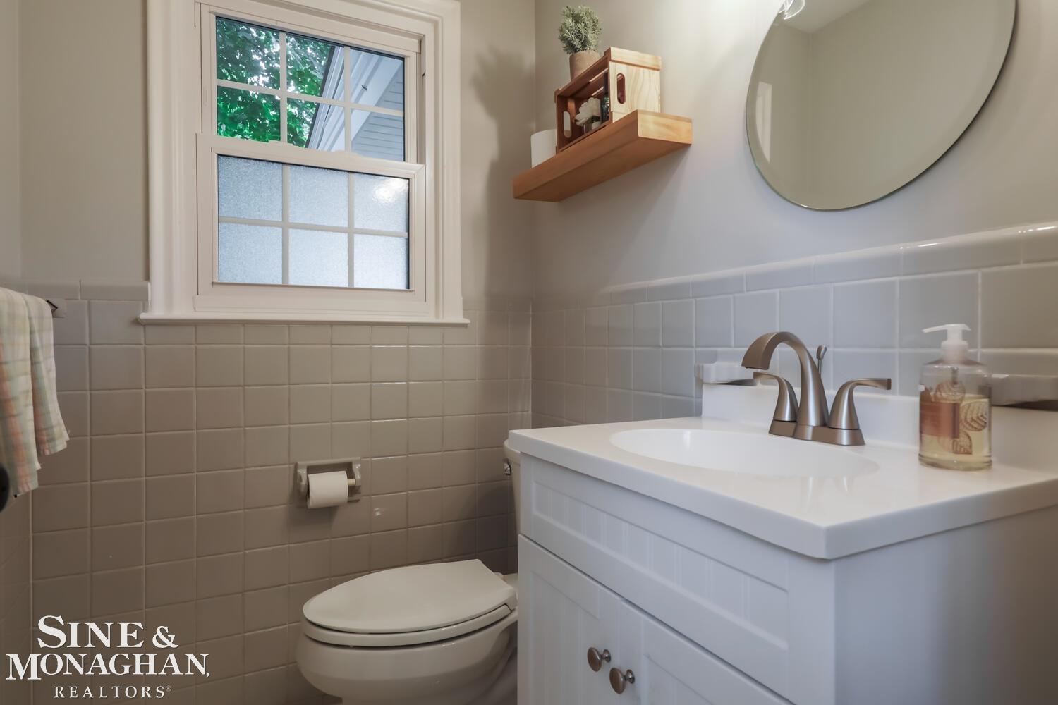 151 Ridgemont Road Grosse Pointe, MI 48236 - Photo 16 of 30 Half Bath