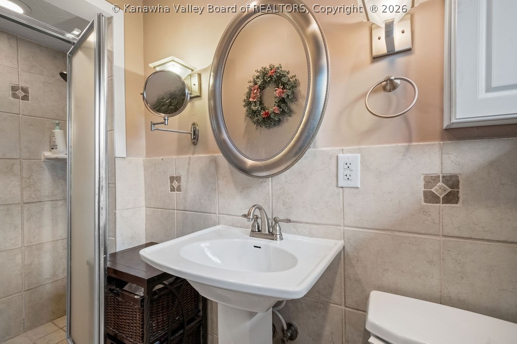 910 Chester Road Charleston, WV 25302 - Photo 22 of 36 Gallery Image 22